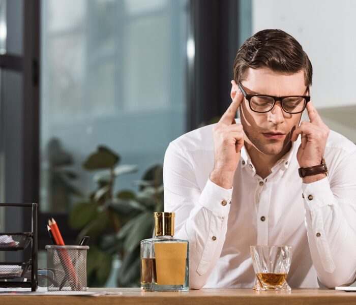ból głowy po alkoholu